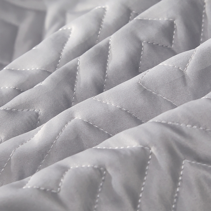 91家纺网 家纺一手货源 找家纺 罗艺轩 2024新款贡缎夹棉床裙三件套凯撒王朝系列 凯撒王朝-冰灿银