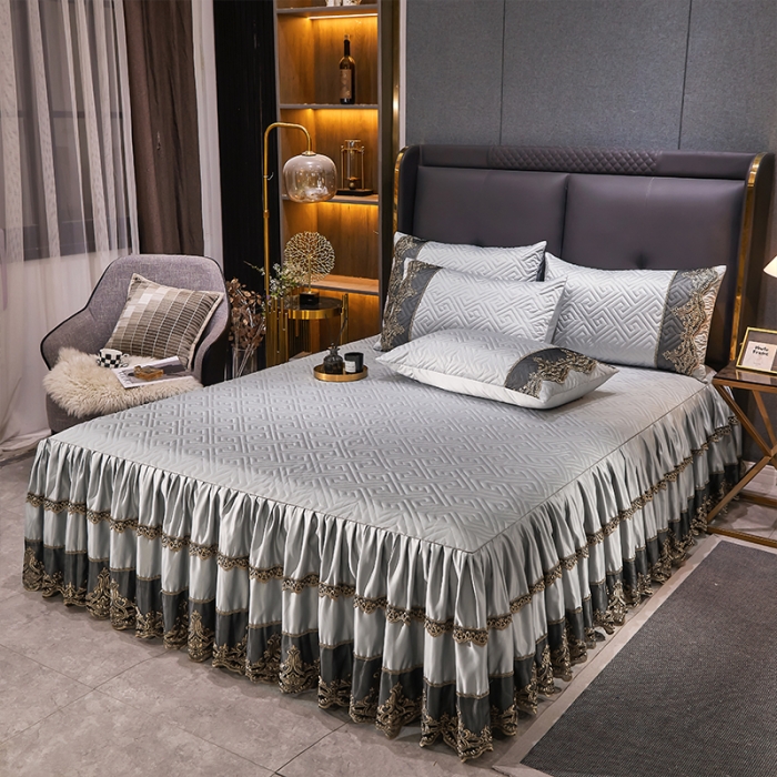 91家纺网 家纺一手货源 找家纺 罗艺轩 2024新款贡缎夹棉床裙三件套凯撒王朝系列 凯撒王朝-冰灿银