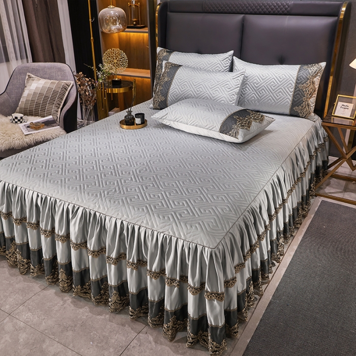 91家纺网 家纺一手货源 找家纺 罗艺轩 2024新款贡缎夹棉床裙三件套凯撒王朝系列 凯撒王朝-冰灿银