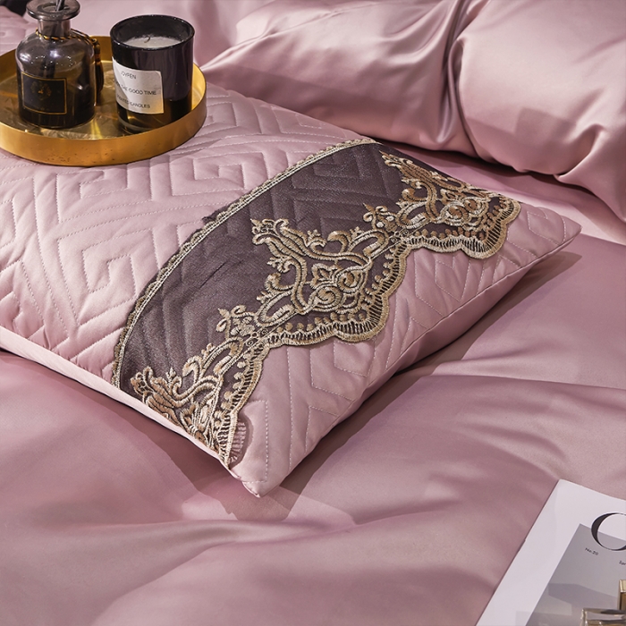 91家纺网 家纺一手货源 找家纺 罗艺轩 2024新款贡缎夹棉床裙三件套凯撒王朝系列 凯撒王朝-宫粉色