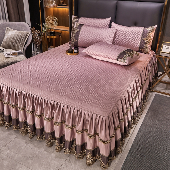 91家纺网 家纺一手货源 找家纺 罗艺轩 2024新款贡缎夹棉床裙三件套凯撒王朝系列 凯撒王朝-宫粉色