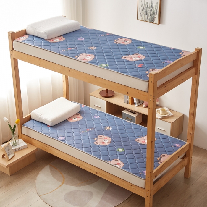 91家纺网 家纺一手货源 找家纺 迪乐妮 2024AB双面可用藤席凉席夹棉床褥地垫成人款 灰熊