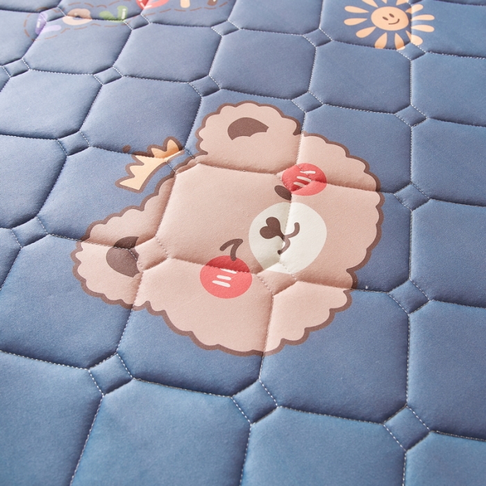 91家纺网 家纺一手货源 找家纺 迪乐妮 2024AB双面可用藤席凉席夹棉床褥地垫成人款 灰熊