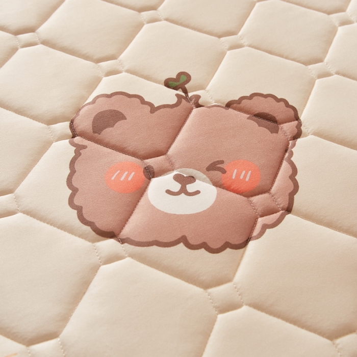 91家纺网 家纺一手货源 找家纺 迪乐妮 2024AB双面可用藤席凉席夹棉床褥地垫成人款 米熊