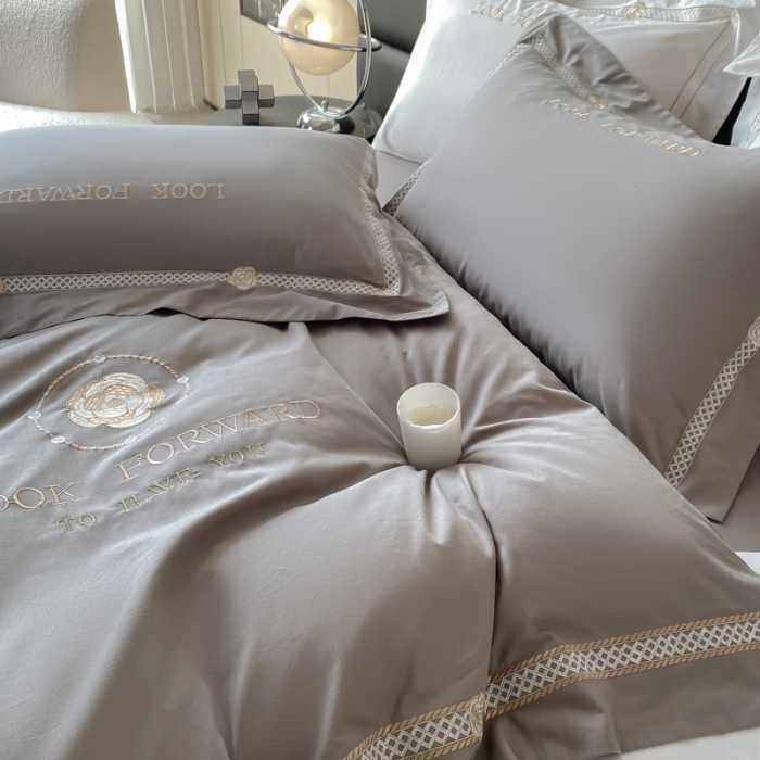 91家纺网 家纺一手货源 找家纺 安妮 2023新款全棉刺绣四件套邂逅系列 洋气灰