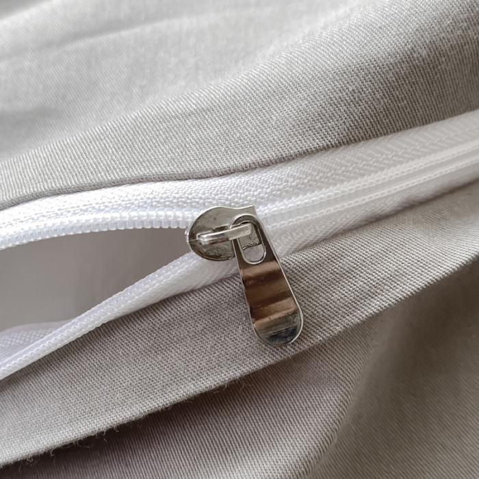 91家纺网 家纺一手货源 找家纺 安妮 2023新款全棉刺绣四件套邂逅系列 洋气灰