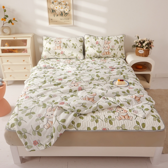 91家纺网 家纺一手货源 找家纺 湘之帛 2024新款0.5乳胶凉席三件套-兔子丛林-绿