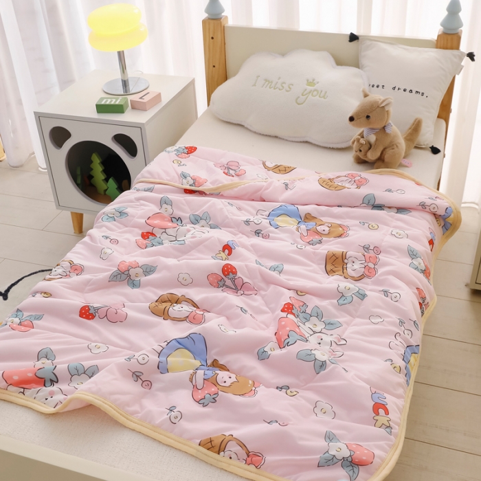 91家纺网 家纺一手货源 找家纺 嗨生活 2025新款儿童A类凉感丝冰激凌夏被 花粉女孩