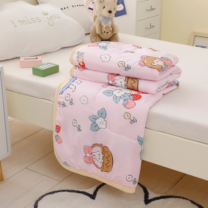 91家纺网 家纺一手货源 找家纺 嗨生活 2025新款儿童A类凉感丝冰激凌夏被 花粉女孩