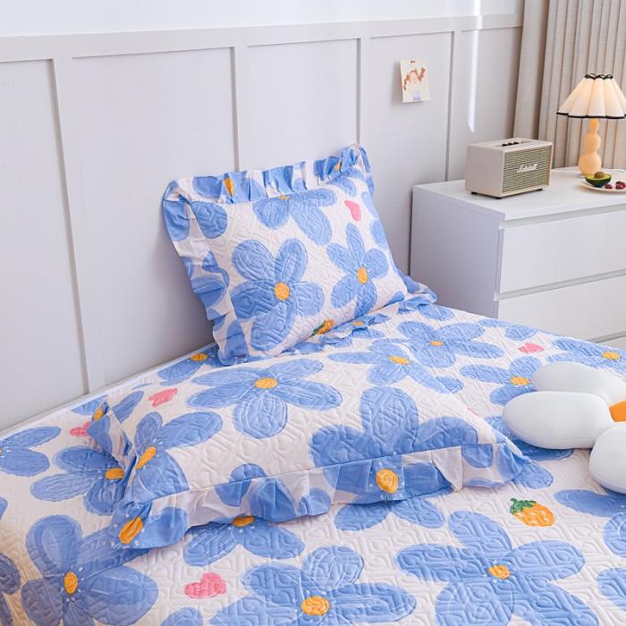 91家纺网 家纺一手货源 找家纺 2023公主风全棉花边床盖四件套 欧根纱床盖款夹棉纯棉三件套直播推荐 蓝色花海