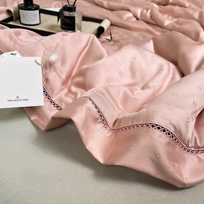 91家纺网 家纺一手货源 找家纺 伊被源 2023新款40支木本提花蚕蛹蛋白夏被-路易斯 路易斯 豆沙红