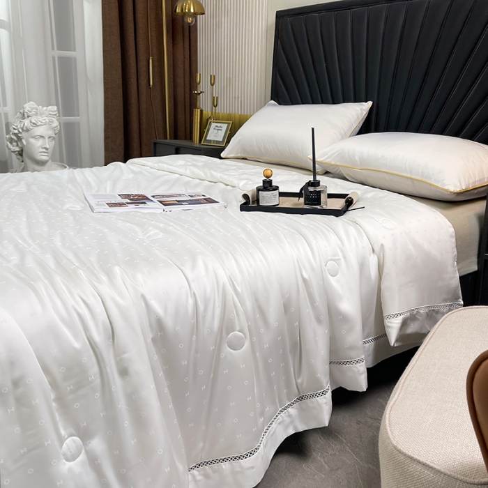 91家纺网 家纺一手货源 找家纺 伊被源 2023新款40支木本提花蚕蛹蛋白夏被-路易斯 路易斯 奶昔白