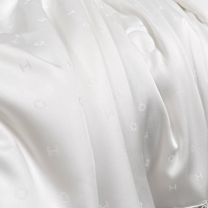 91家纺网 家纺一手货源 找家纺 伊被源 2023新款40支木本提花蚕蛹蛋白夏被-路易斯 路易斯 奶昔白