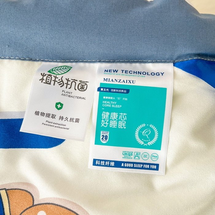 91家纺网 家纺一手货源 找家纺 星巴K 2023新款洛卡棉美棉印花夏被亲肤手包边夏被 字母熊