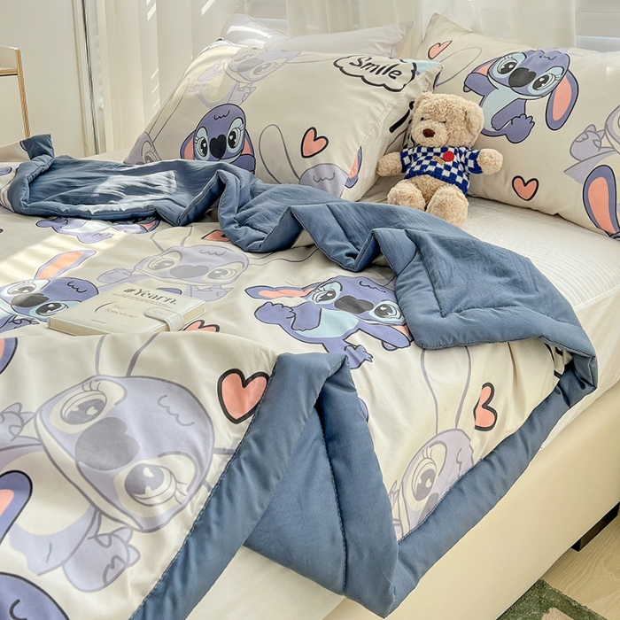 91家纺网 家纺一手货源 找家纺 星巴K 2023新款洛卡棉美棉印花夏被亲肤手包边夏被 史迪仔