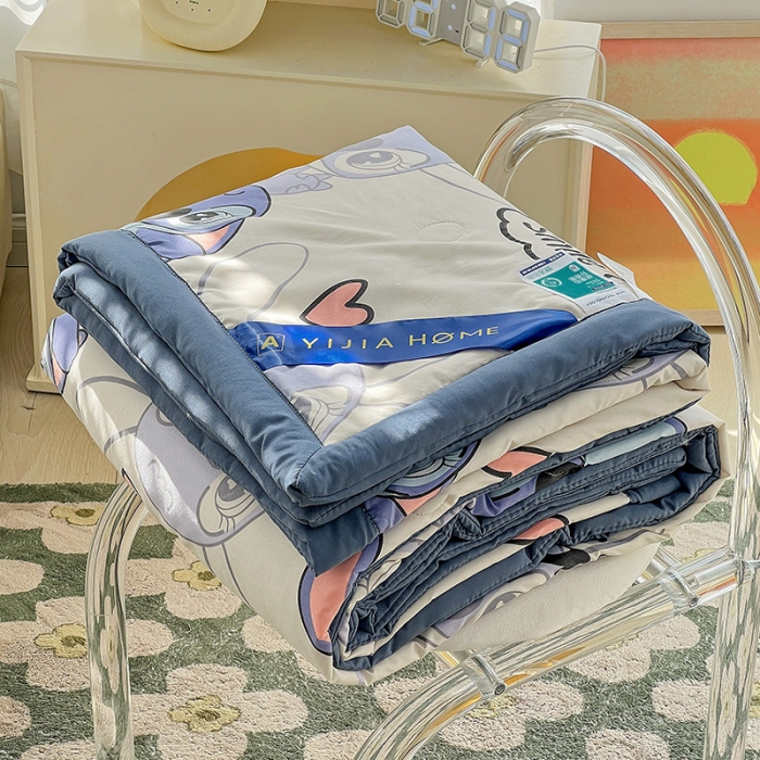 91家纺网 家纺一手货源 找家纺 星巴K 2023新款洛卡棉美棉印花夏被亲肤手包边夏被 史迪仔