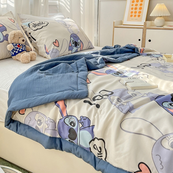 91家纺网 家纺一手货源 找家纺 星巴K 2023新款洛卡棉美棉印花夏被亲肤手包边夏被 史迪仔