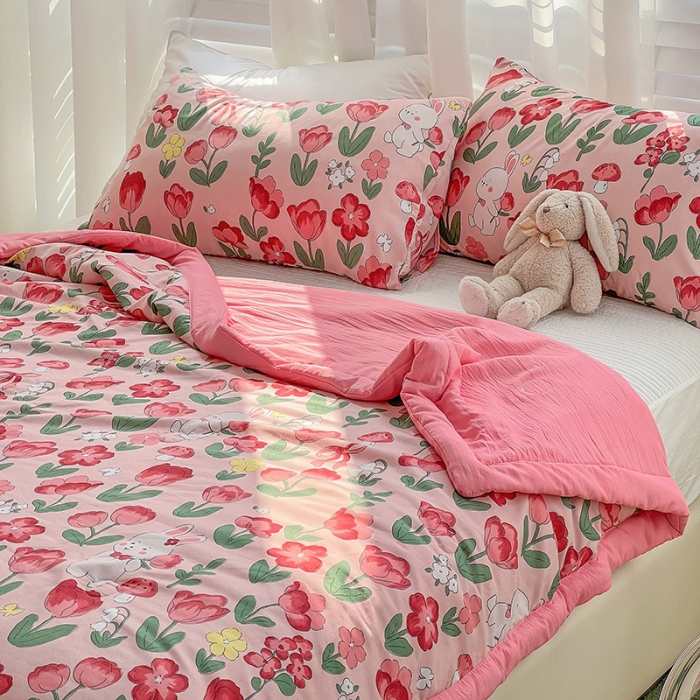 91家纺网 家纺一手货源 找家纺 星巴K 2023新款洛卡棉美棉印花夏被亲肤手包边夏被 花园兔