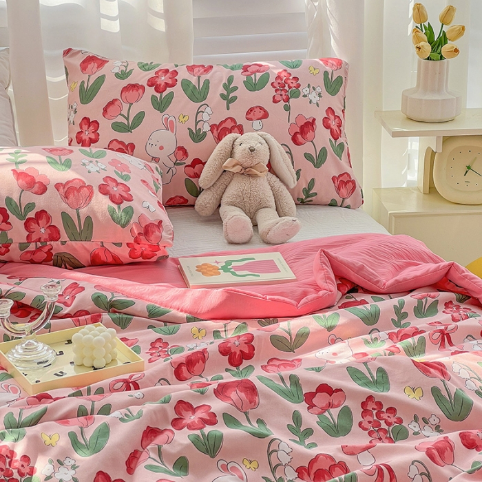 91家纺网 家纺一手货源 找家纺 星巴K 2023新款洛卡棉美棉印花夏被亲肤手包边夏被 花园兔