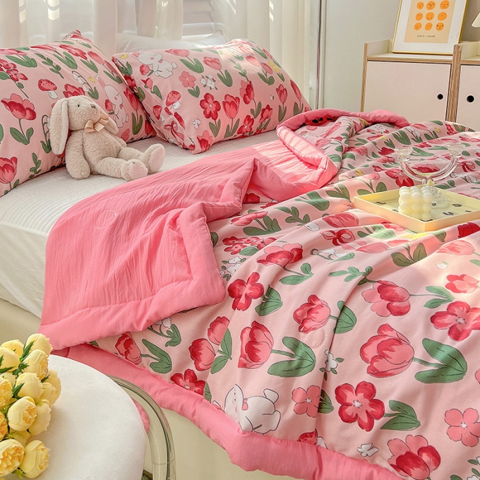 91家纺网 家纺一手货源 找家纺 星巴K 2023新款洛卡棉美棉印花夏被亲肤手包边夏被 花园兔