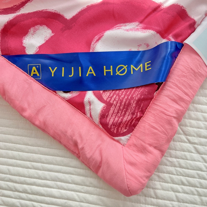 91家纺网 家纺一手货源 找家纺 星巴K 2023新款洛卡棉美棉印花夏被亲肤手包边夏被 草莓熊