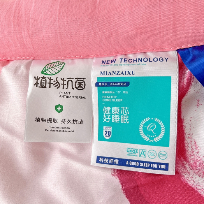 91家纺网 家纺一手货源 找家纺 星巴K 2023新款洛卡棉美棉印花夏被亲肤手包边夏被 草莓熊