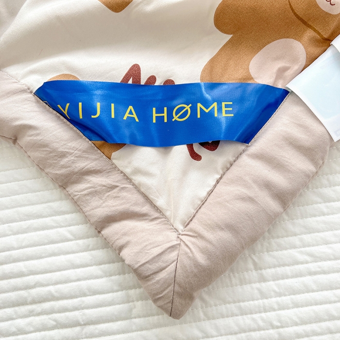 91家纺网 家纺一手货源 找家纺 星巴K 2023新款洛卡棉美棉印花夏被亲肤手包边夏被 饼干熊