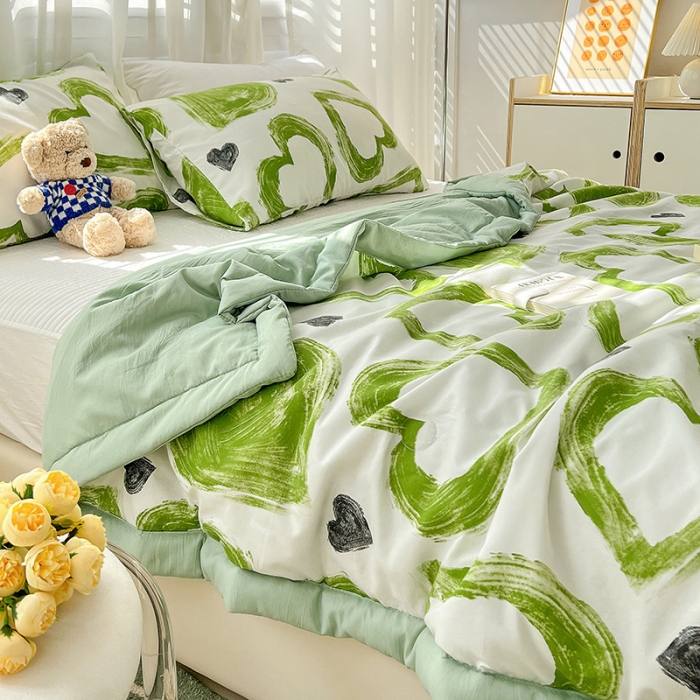 91家纺网 家纺一手货源 找家纺 星巴K 2023新款洛卡棉美棉印花夏被亲肤手包边夏被 爱心绿