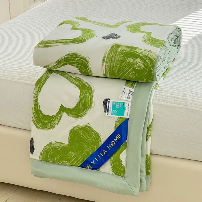 91家纺网 家纺一手货源 找家纺 星巴K 2023新款洛卡棉美棉印花夏被亲肤手包边夏被 爱心绿