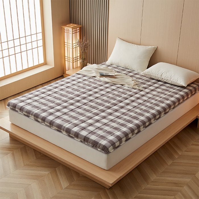 91家纺网 家纺一手货源 找家纺 锦丝钰床垫 2023新款色织水洗棉棉花床垫 灰中格