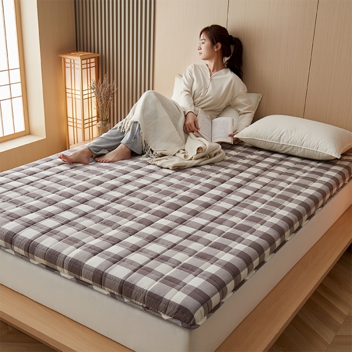 91家纺网 家纺一手货源 找家纺 锦丝钰床垫 2023新款色织水洗棉棉花床垫 灰中格