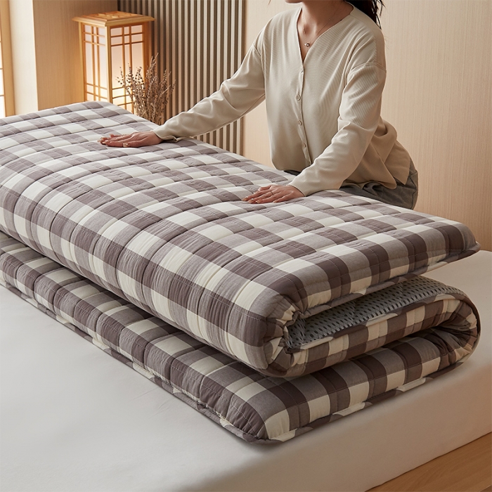 91家纺网 家纺一手货源 找家纺 锦丝钰床垫 2023新款色织水洗棉棉花床垫 灰中格