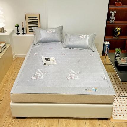 91家纺网 家纺一手货源 找家纺 2023澳梵植物抗菌冰丝凉席三件套软席 蹲蹲熊