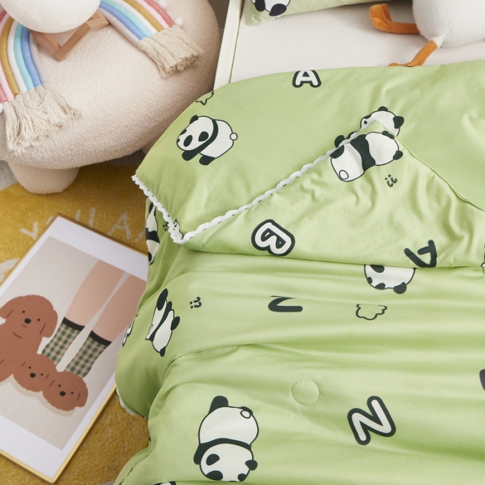 91家纺网 家纺一手货源 找家纺 丝涟 2023新款 A类儿童针织棉印花夏被 熊猫-绿