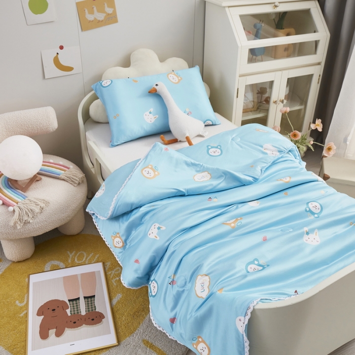 91家纺网 家纺一手货源 找家纺 丝涟 2023新款 A类儿童针织棉印花夏被 蓝小兔