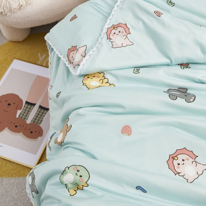 91家纺网 家纺一手货源 找家纺 丝涟 2023新款 A类儿童针织棉印花夏被 小恐龙