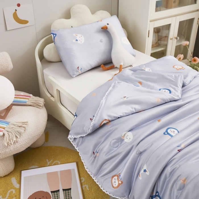 91家纺网 家纺一手货源 找家纺 丝涟 2023新款 A类儿童针织棉印花夏被 灰小兔