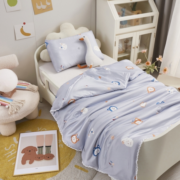 91家纺网 家纺一手货源 找家纺 丝涟 2023新款 A类儿童针织棉印花夏被 灰小兔