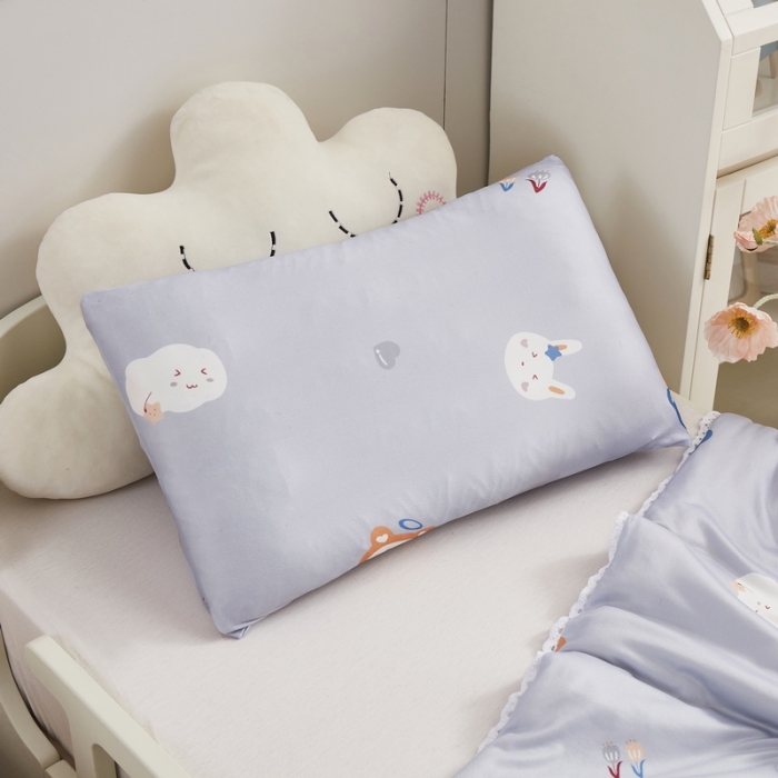 91家纺网 家纺一手货源 找家纺 丝涟 2023新款 A类儿童针织棉印花夏被 灰小兔