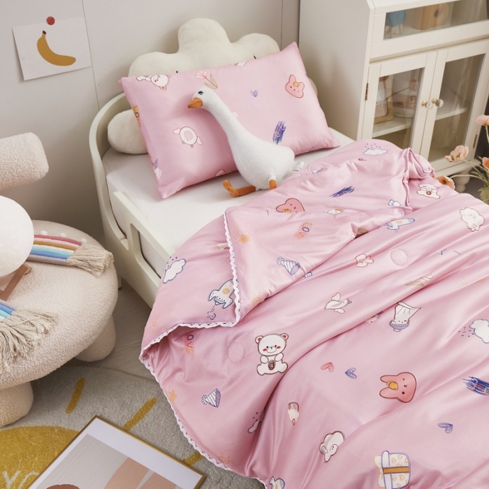 91家纺网 家纺一手货源 找家纺 丝涟 2023新款 A类儿童针织棉印花夏被 粉小兔