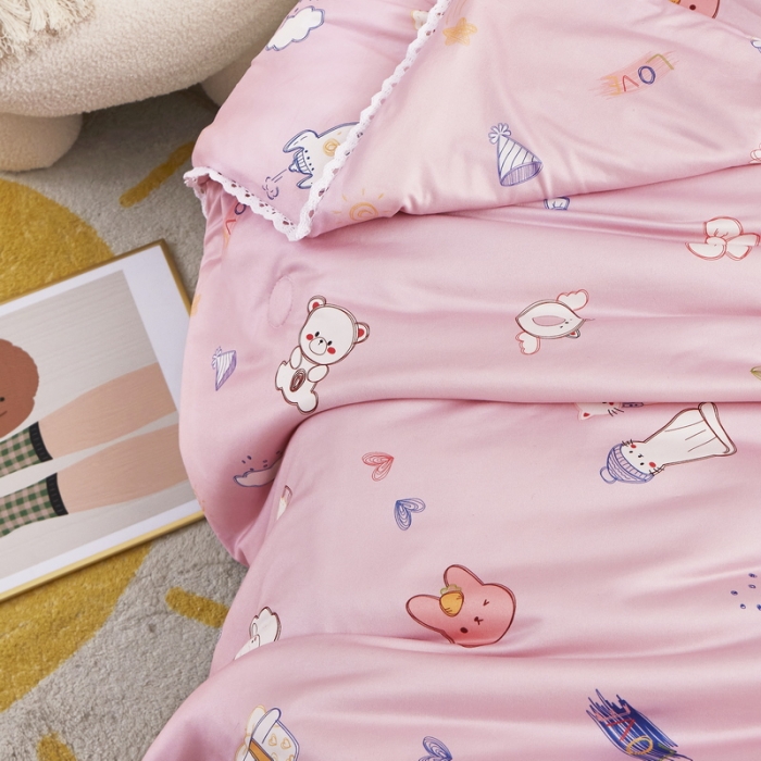 91家纺网 家纺一手货源 找家纺 丝涟 2023新款 A类儿童针织棉印花夏被 粉小兔