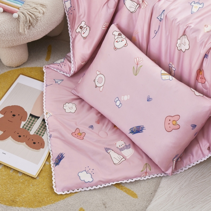 91家纺网 家纺一手货源 找家纺 丝涟 2023新款 A类儿童针织棉印花夏被 粉小兔