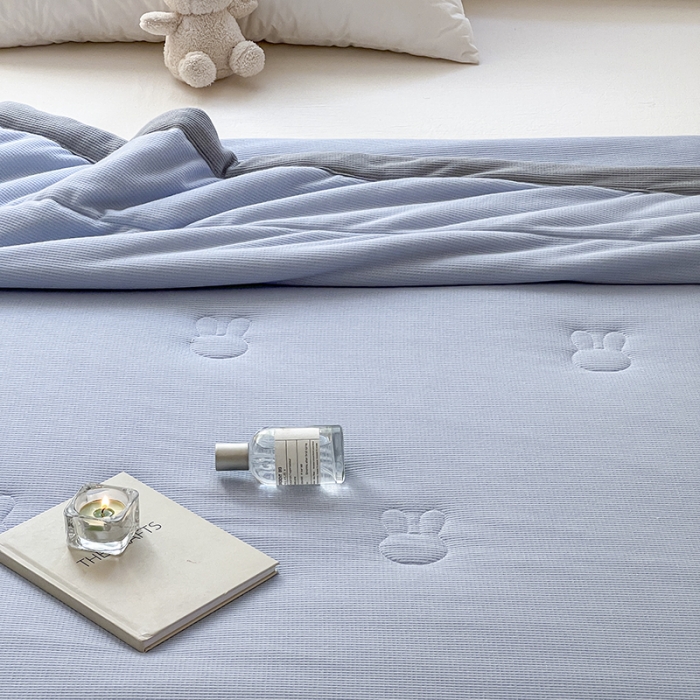 91家纺网 家纺一手货源 找家纺 伊被源 2023新款华夫格针织棉夏被--无标款 灰蓝