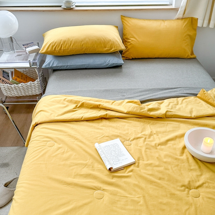 91家纺网 家纺一手货源 找家纺 玖弘 2023新款大豆夏被 姜黄+军绿双拼