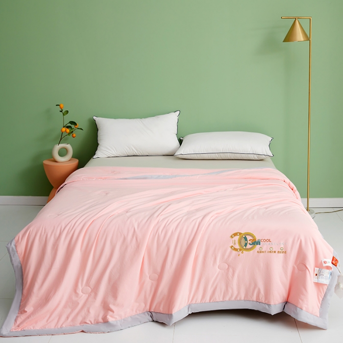 91家纺网 家纺一手货源 找家纺 伊被源 2023新款26℃小凉皮蚕蛹蛋白夏被 玫瑰粉