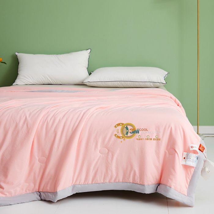 91家纺网 家纺一手货源 找家纺 伊被源 2023新款26℃小凉皮蚕蛹蛋白夏被 玫瑰粉