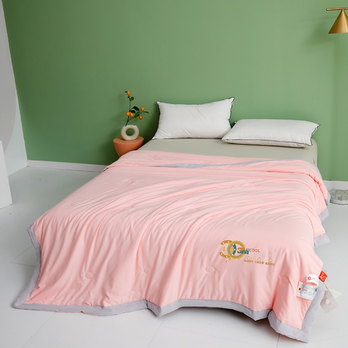 91家纺网 家纺一手货源 找家纺 伊被源 2023新款26℃小凉皮蚕蛹蛋白夏被 玫瑰粉