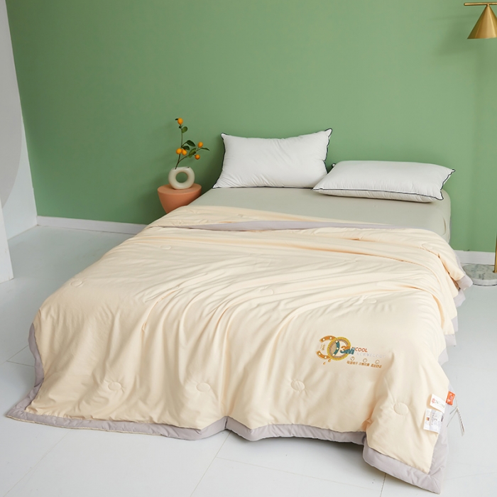 91家纺网 家纺一手货源 找家纺 伊被源 2023新款26℃小凉皮蚕蛹蛋白夏被 奶油黄