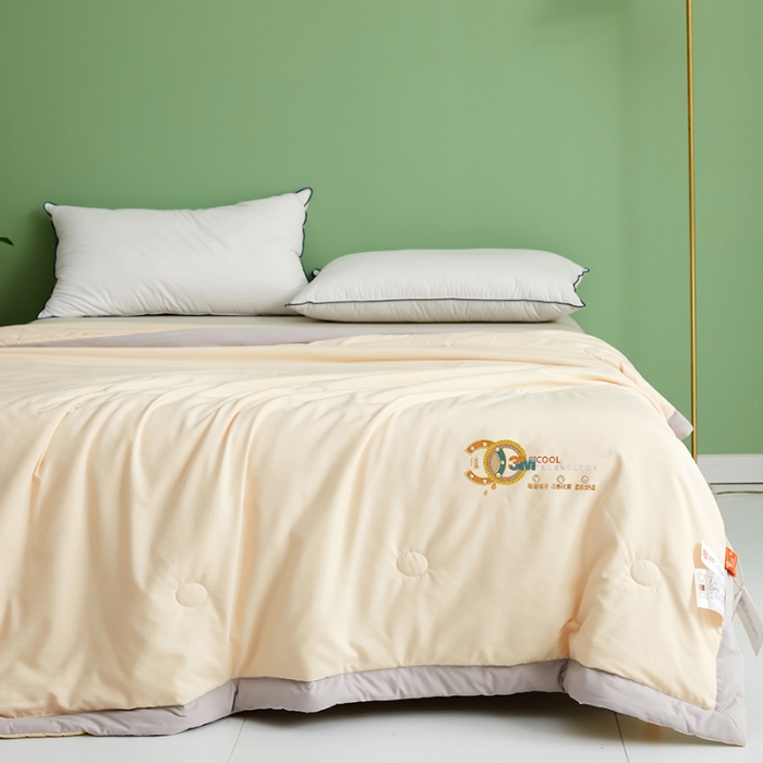 91家纺网 家纺一手货源 找家纺 伊被源 2023新款26℃小凉皮蚕蛹蛋白夏被 奶油黄