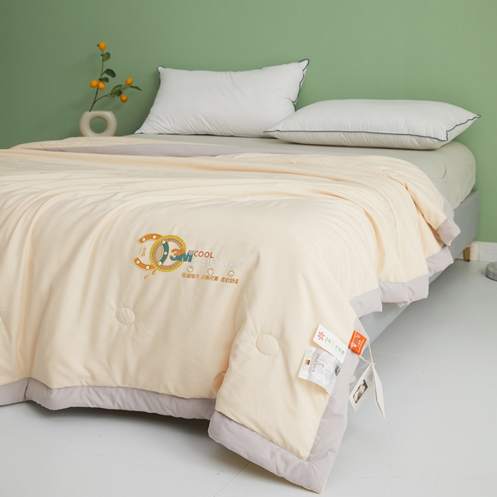 91家纺网 家纺一手货源 找家纺 伊被源 2023新款26℃小凉皮蚕蛹蛋白夏被 奶油黄